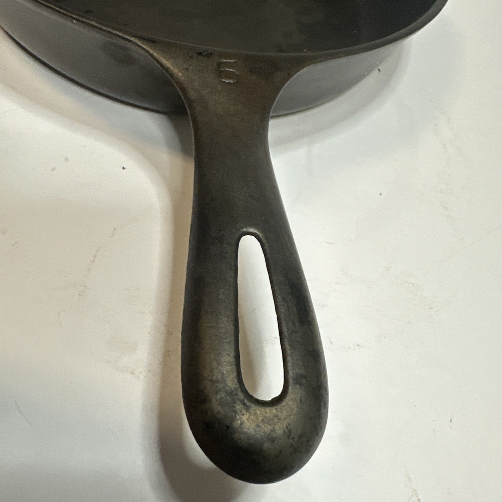 Unmarked Wagner Ware Cast Iron 9 Inch Skillet W - Picture 3 of 6